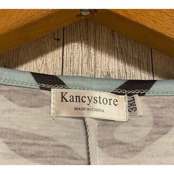 Dress with Peek-a-Boo Shoulders Size 3XL - Picture 3 of 6